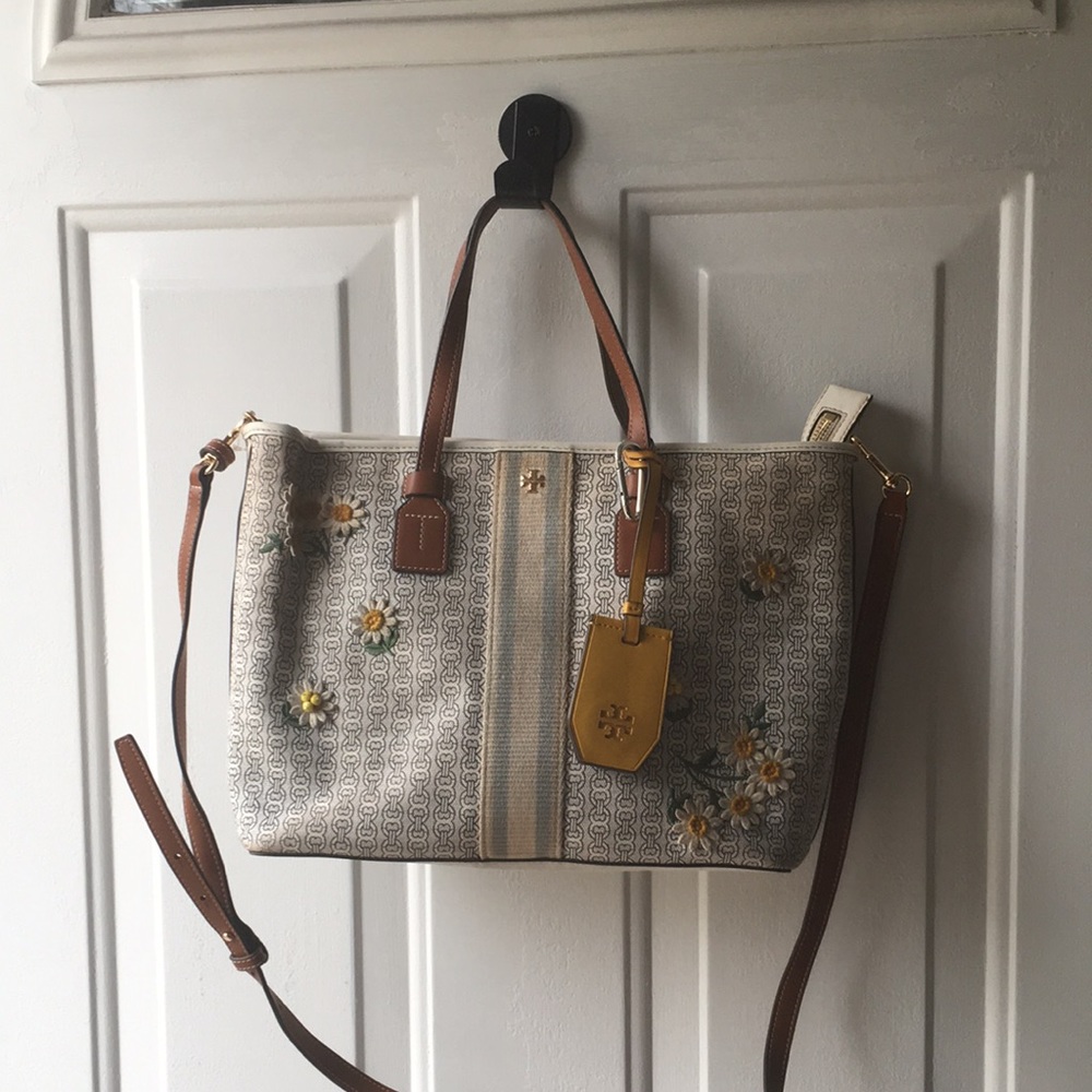 Tory Burch daisy embellished pocketbook.